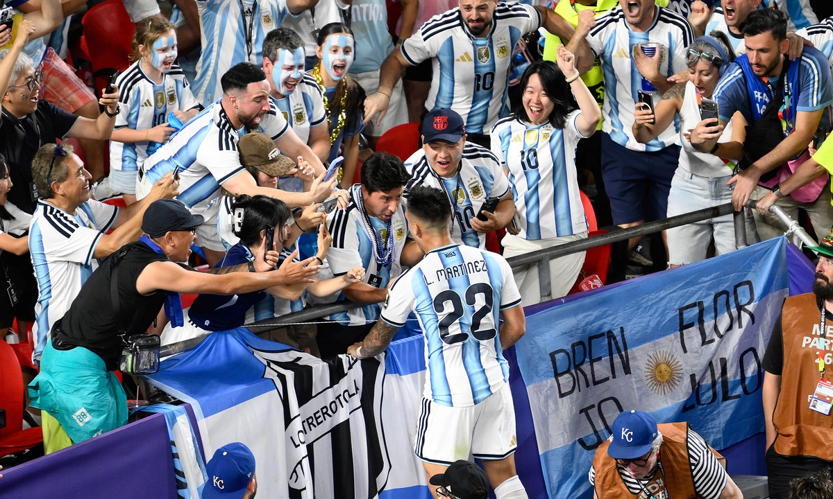Báo Anh đặt dấu hỏi về việc tiền đạo Argentina thoát thẻ đỏ: góc nhìn mới cho người chơi Việt - hình ảnh - zwucfrskj.top Báo Anh đặt dấu hỏi về việc tiền đạo Argentina thoát thẻ đỏ: góc nhìn mới cho người chơi Việt - hình ảnh - zwucfrskj.top
